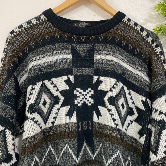 Graphix Men's Vintage Geometric Sweater - Picture 7 of 9